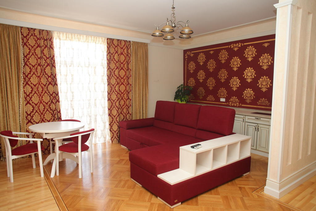 Fontush Boutique Hotel Ivano-Frankivsk Habitación foto